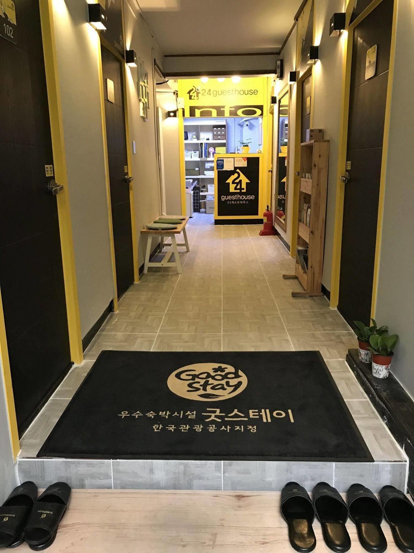 24 Jongno Tower Guest house