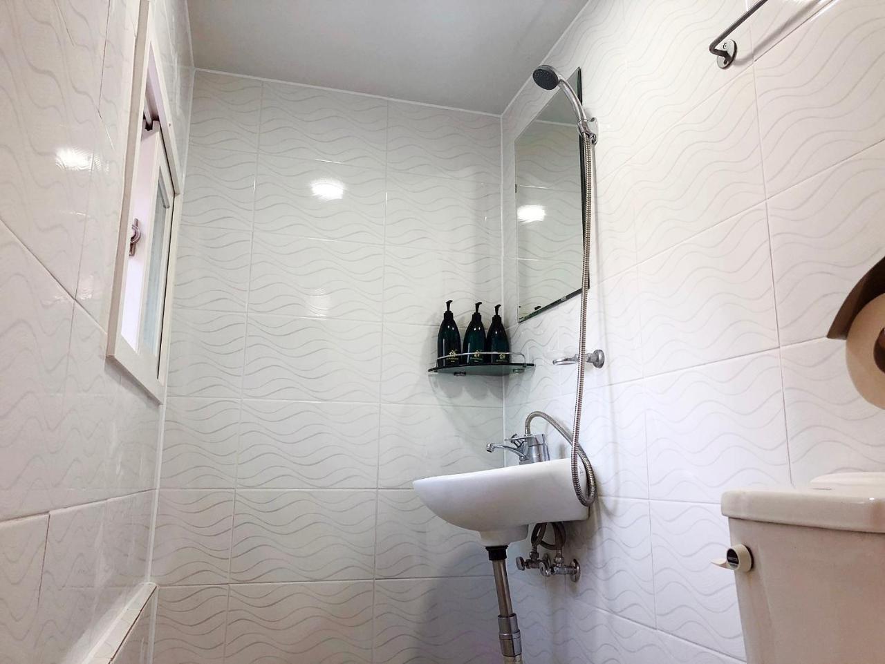 24 Jongno Tower Guest house 2*